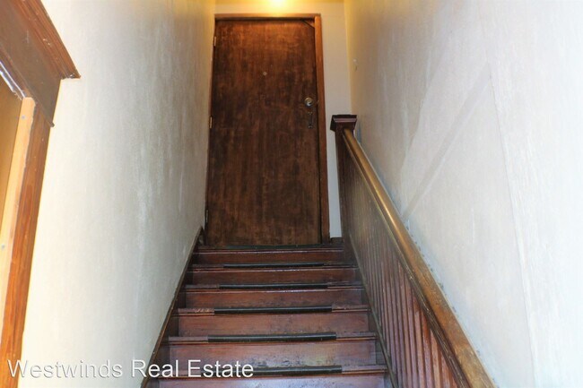 Building Photo - 415 N Van Buren St