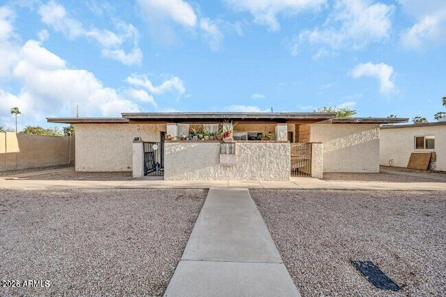 Foto del edificio - 1301 W 3rd St