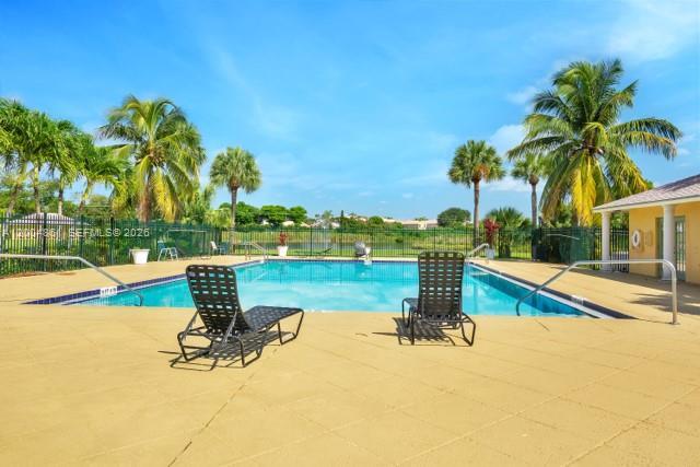 Foto del edificio - 1727 Meadows Cir W