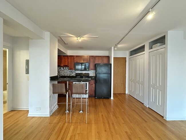 Building Photo - 4180 N Marine Dr