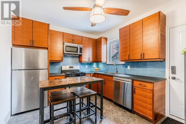 Building Photo - 9 Stirton St