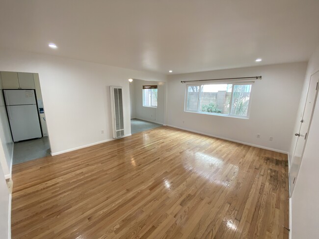 Sala de estar - 627 Belmont Ave