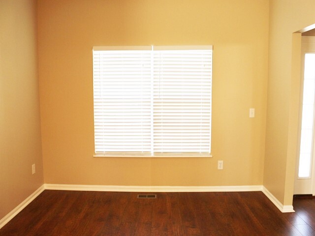 Foto del edificio - 160 Chestnut Estates Drive
