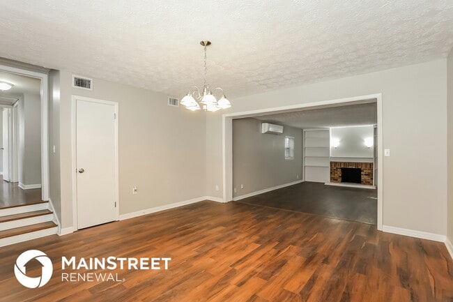 Building Photo - 5029 Fredericksburg Ave