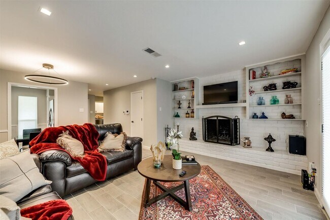 Foto del edificio - 3 Bedroom 2 Bathroom 2 Car Garage Duplex i...