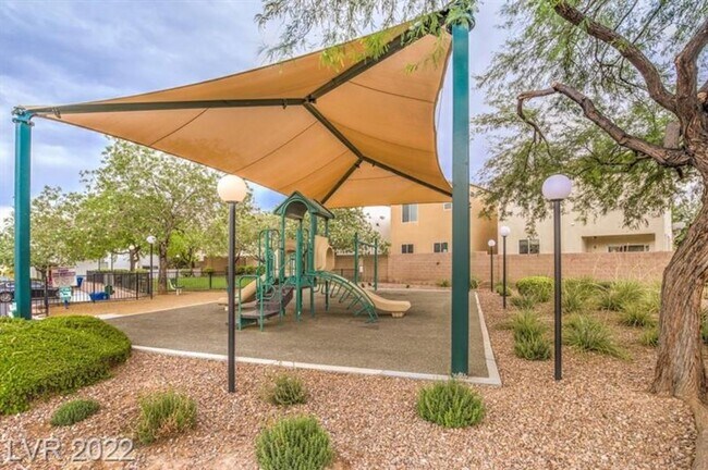 Building Photo - WONDERFUL 2 BEDROOM HOME! COMMUNITY POOL &...