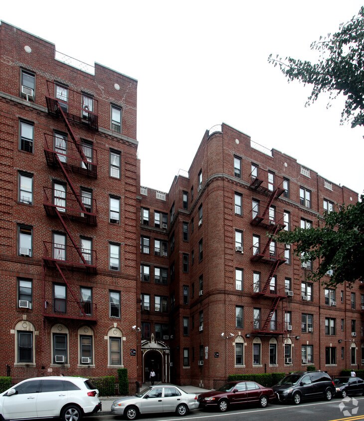 Building Photo - 40-35 Hampton St