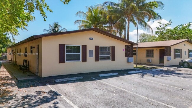 Building Photo - 240 NW 40th Ct