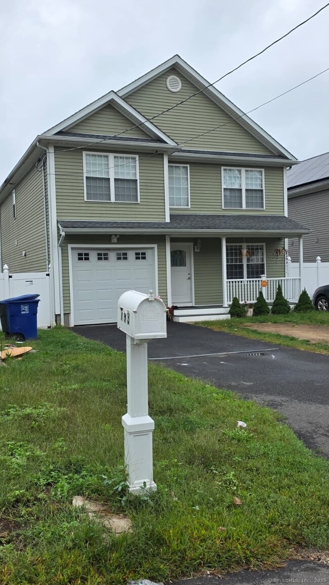Building Photo - 793 Pond St