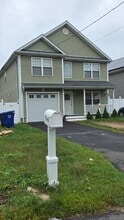 Building Photo - 793 Pond St