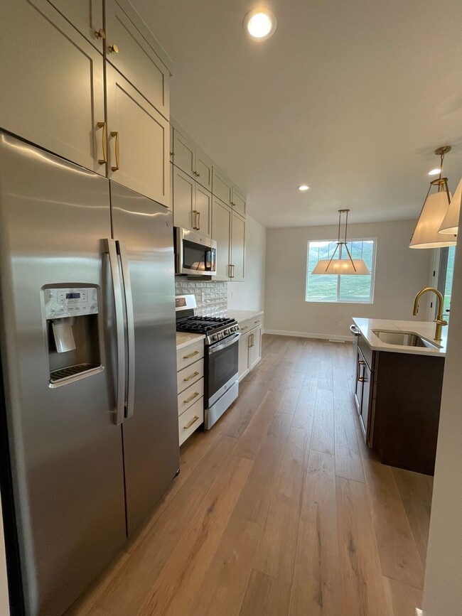 Building Photo - Exquisite Mountain View Townhouse in Heber!
