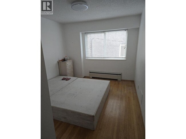 Building Photo - 1235 W 10th Ave