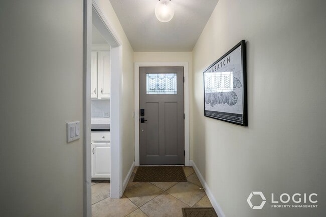 Building Photo - 3760 E Millstream Dr