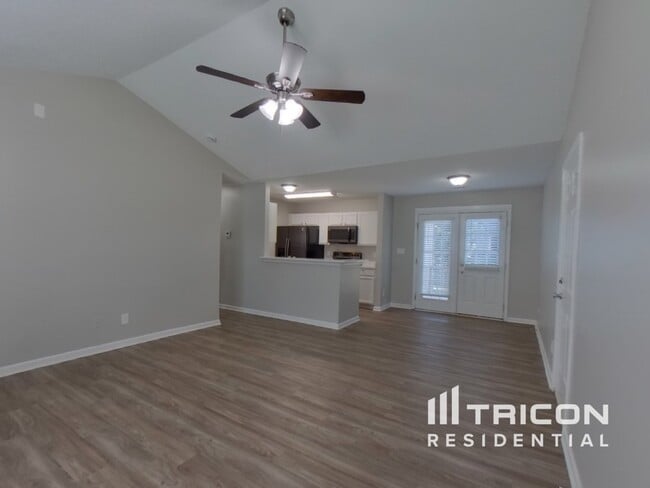Building Photo - 2000 Taras Trace Dr