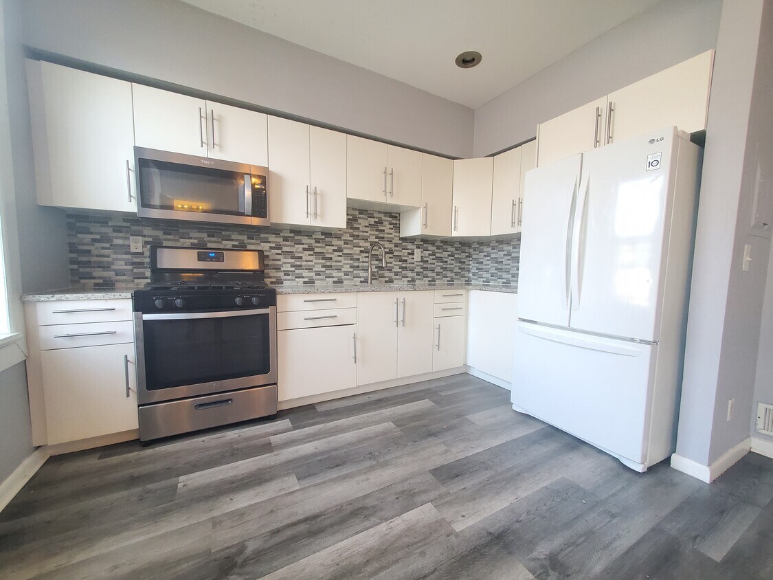 Foto principal - 63 W 21st St