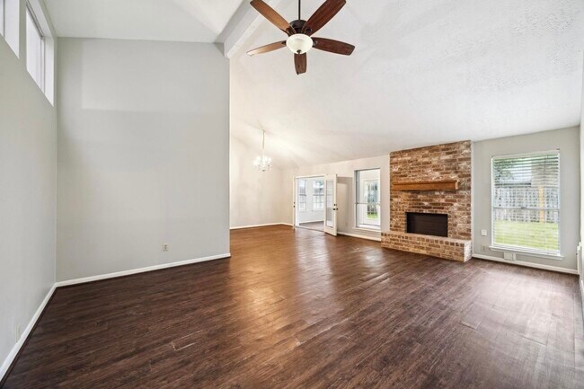 Foto del edificio - 25903 Long Hill Ln