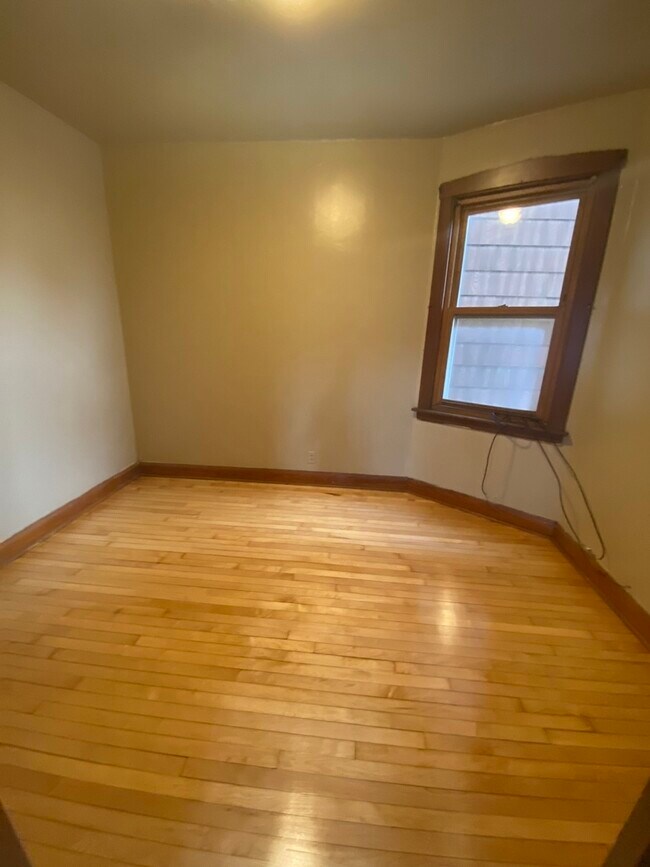 Foto del edificio - 5856 W Leland Ave