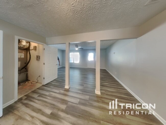 Building Photo - 7172 Grosbeak St