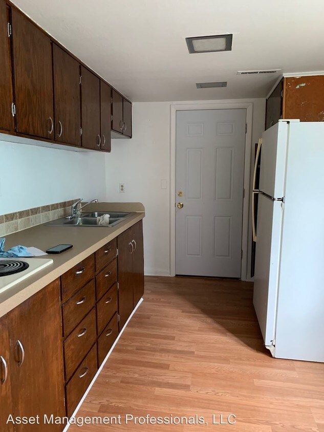 2 br, 1 bath House 1621 Valley Drive