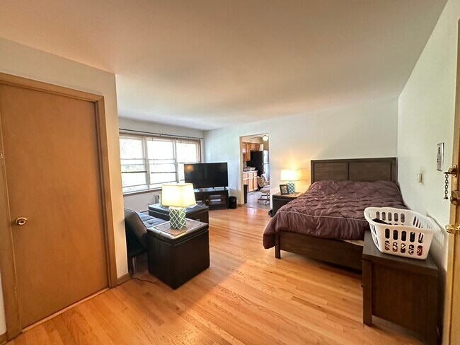 Foto del edificio - 5651 N Miltimore Ave