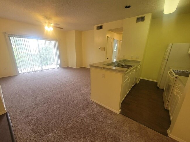 Building Photo - 10020 Strafford Oak Ct
