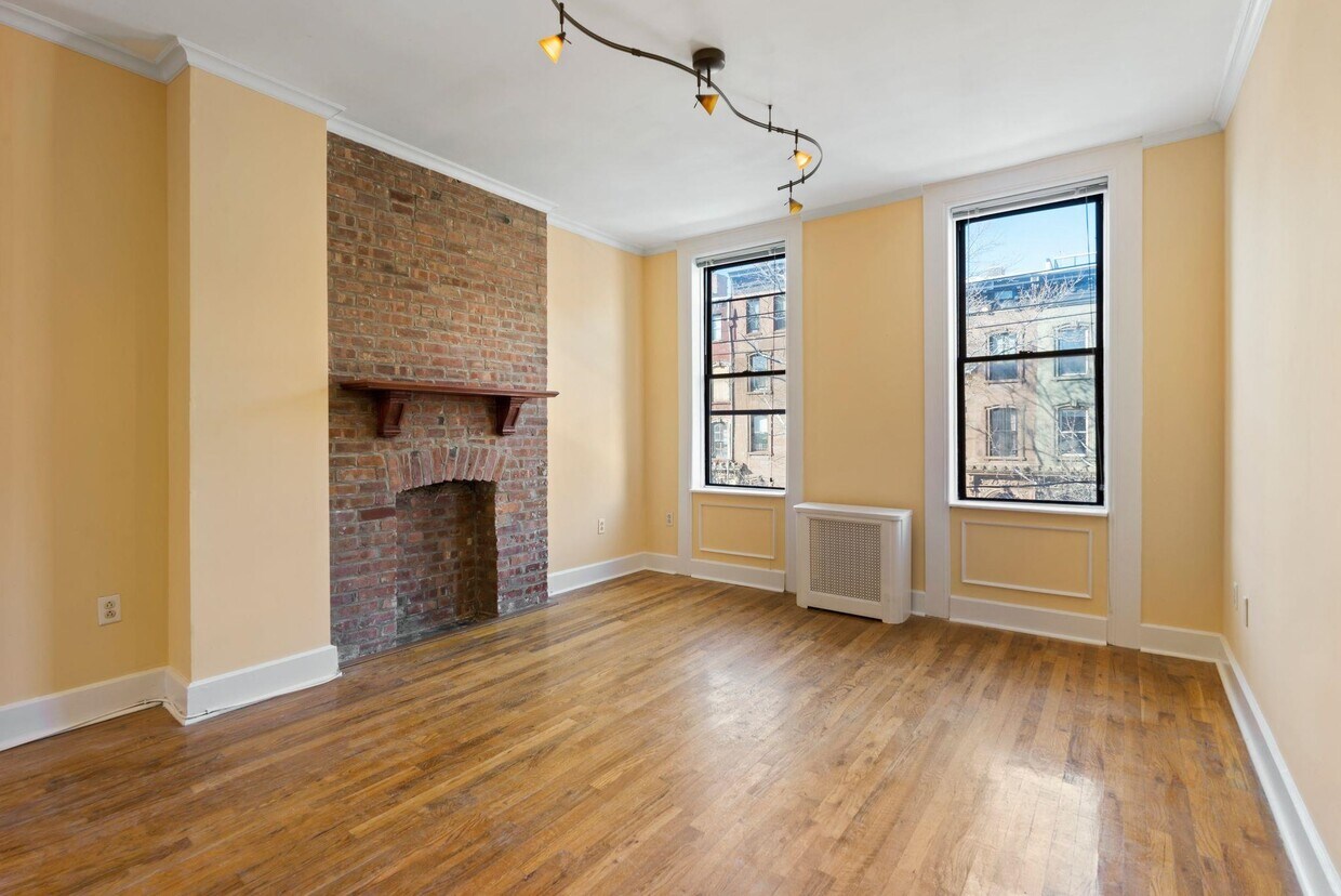 Primary Photo - 206 Washington St