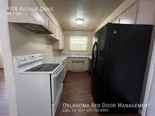 Building Photo - 1008 Arthur Dr