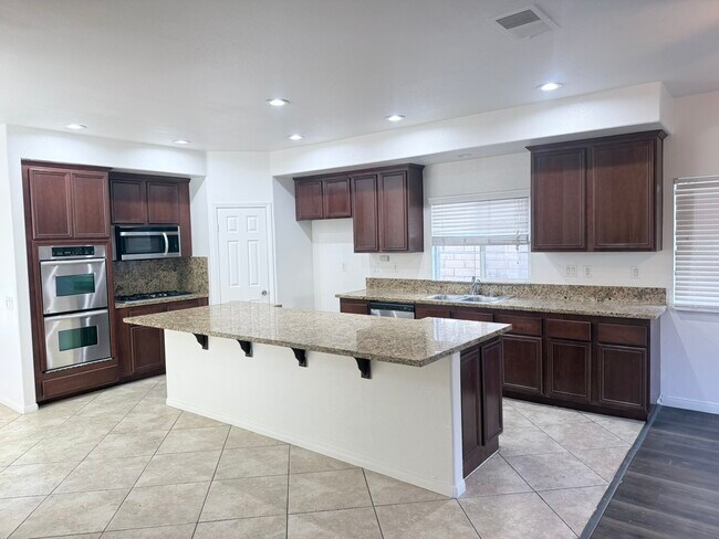 Foto del edificio - 9471 Stoneybrock Pl