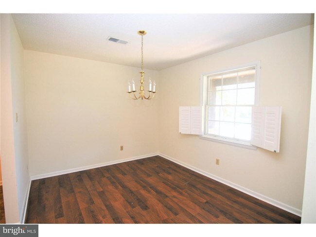 Building Photo - 18 Tudor Ct