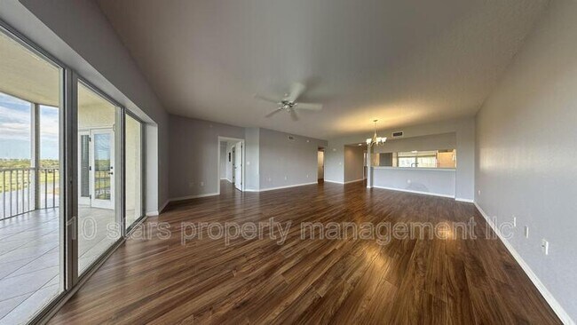 Foto del edificio - 1200 Country Club Dr