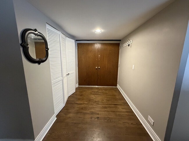 Building Photo - 1301 N Western Ave