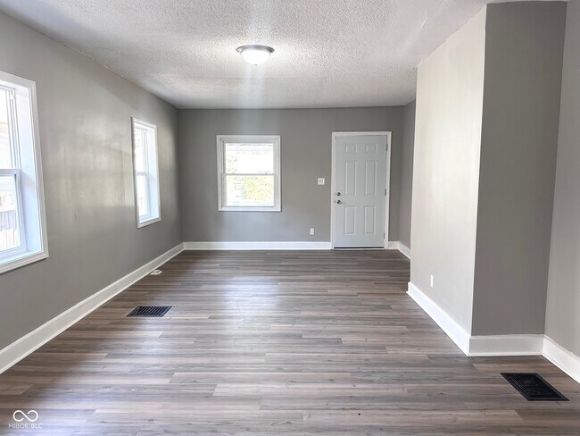 Foto del edificio - 2921 E Brookside Ave