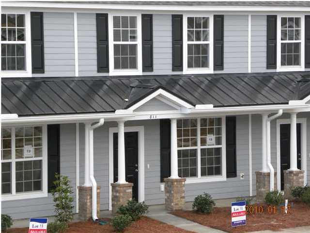 Foto principal - Townhouse in Gated Community-Summerville