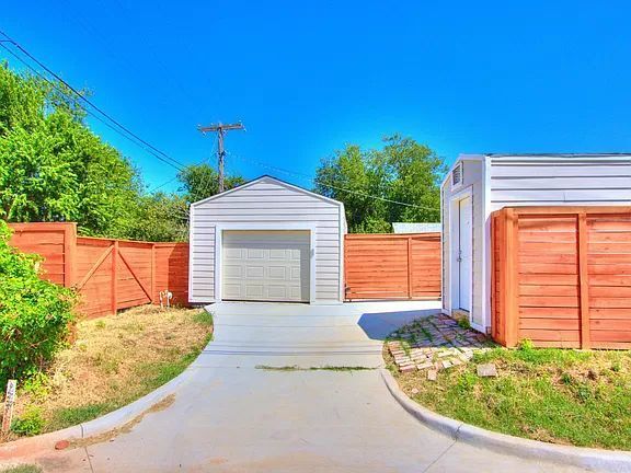 Building Photo - Sweet dream home