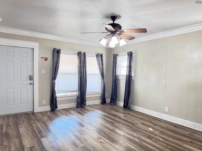 Building Photo - 2128 Richmond Dr