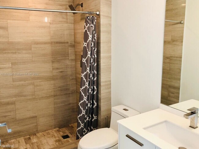 Foto del edificio - 2 br, 2 bath Condo - 1300 Brickell Bay Dr