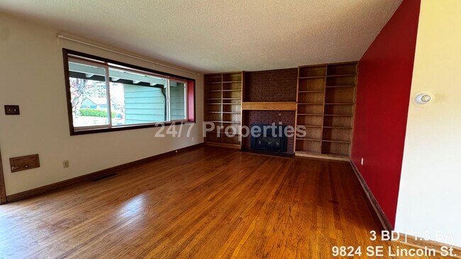Foto del edificio - Vibrant 3BD | 1.5BA Home w/ Yard - SE Portland