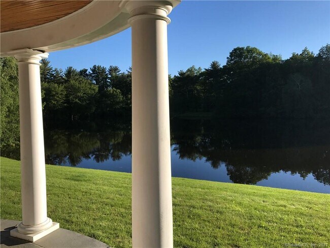 Foto del edificio - 454 Country Club Rd