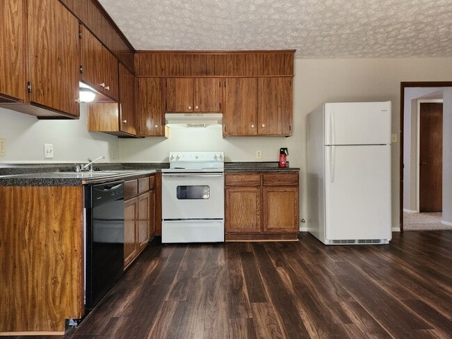 Building Photo - Two bedroom apartment near East 52nd and Myers Middle School