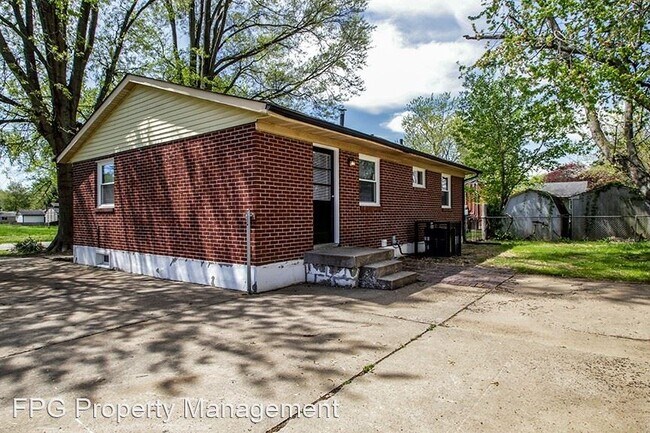 Building Photo - 3 br, 1 bath House - 10707 Golden Dr