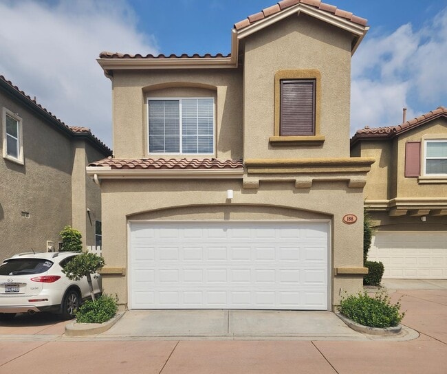 Building Photo - FOR LEASE - Available now!