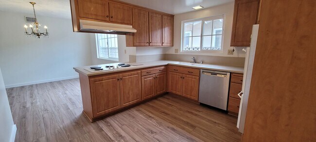 Building Photo - Oxnard - 4+2 Single Family Home w/ 2-Car g...