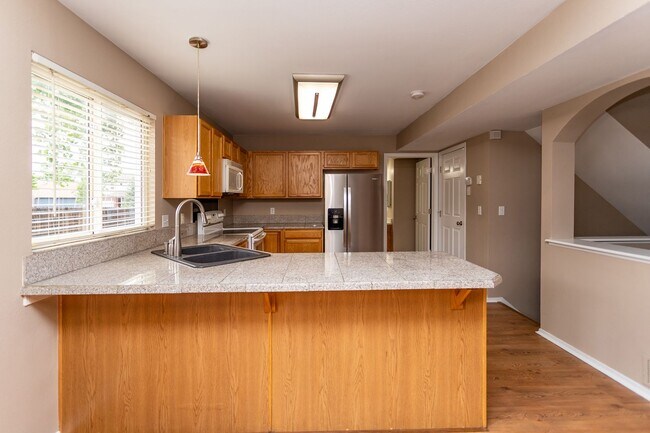 Foto del edificio - Exceptional 4-Bedroom Home with Cozy Firep...