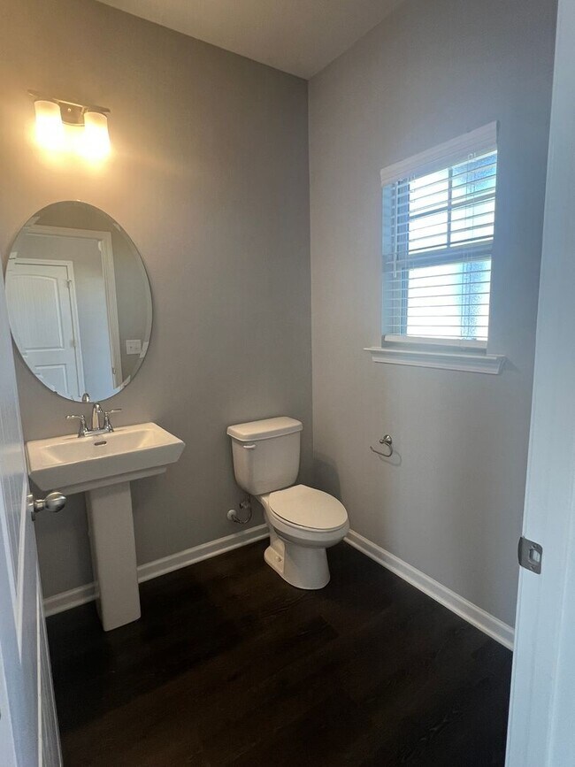 Building Photo - 41 Country Cir