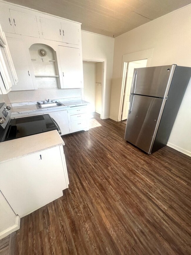 Building Photo - 424 N 13th Ave