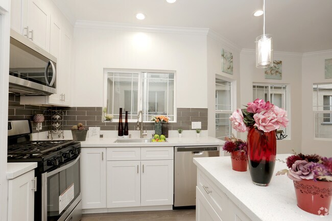 Model - 2926-2928 S Normandie Ave