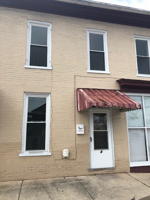 Front - 4 S Conococheague St