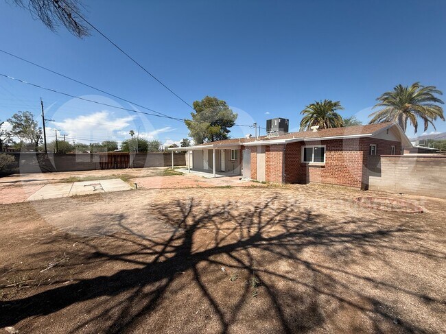 Foto del edificio - 4702 E Cooper St