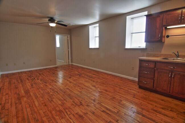 Foto del edificio - 1314 E Philadelphia Ave