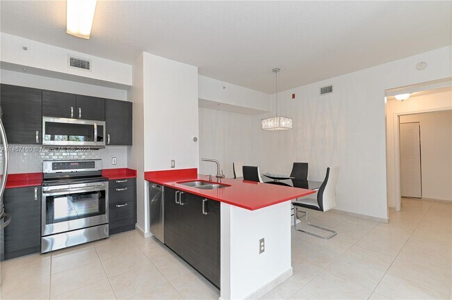 Foto del edificio - 7290 NW 114th Ave